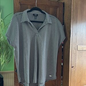 Jones New York Black and White Patterned Top